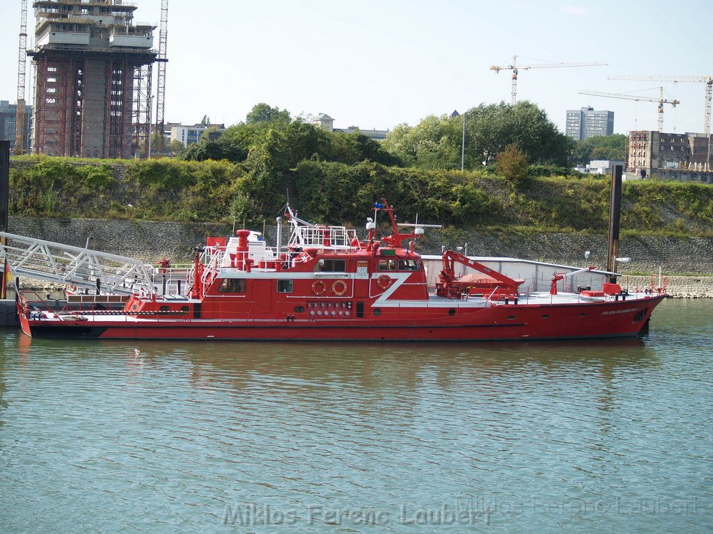 Feuerloeschboot 10-2      P207.JPG